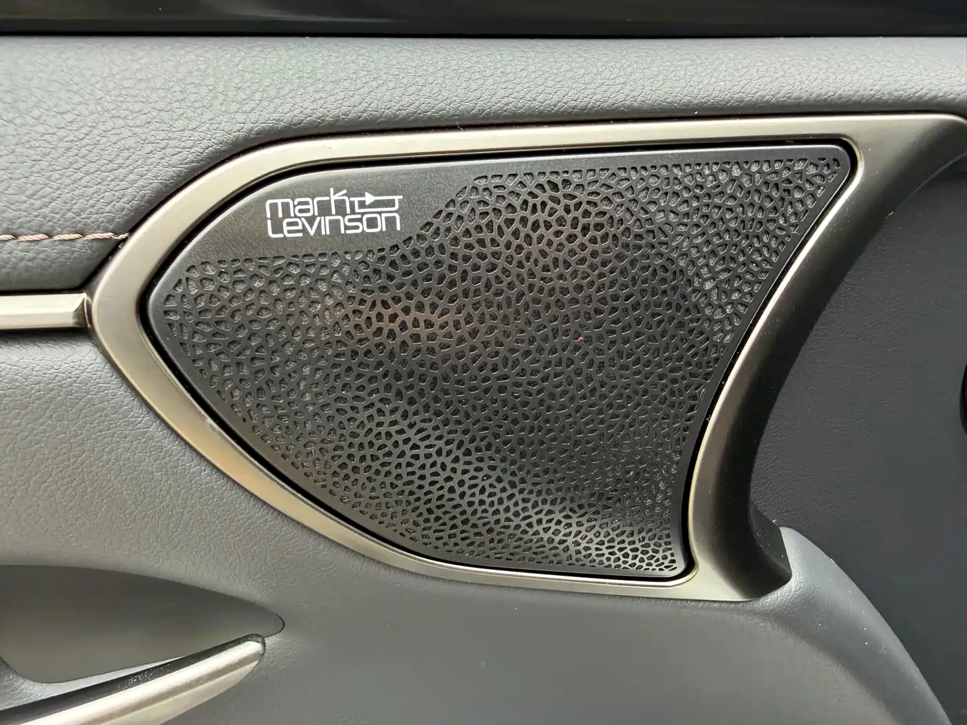 Lexus ES 2022 200 Excellence Edition фото 13