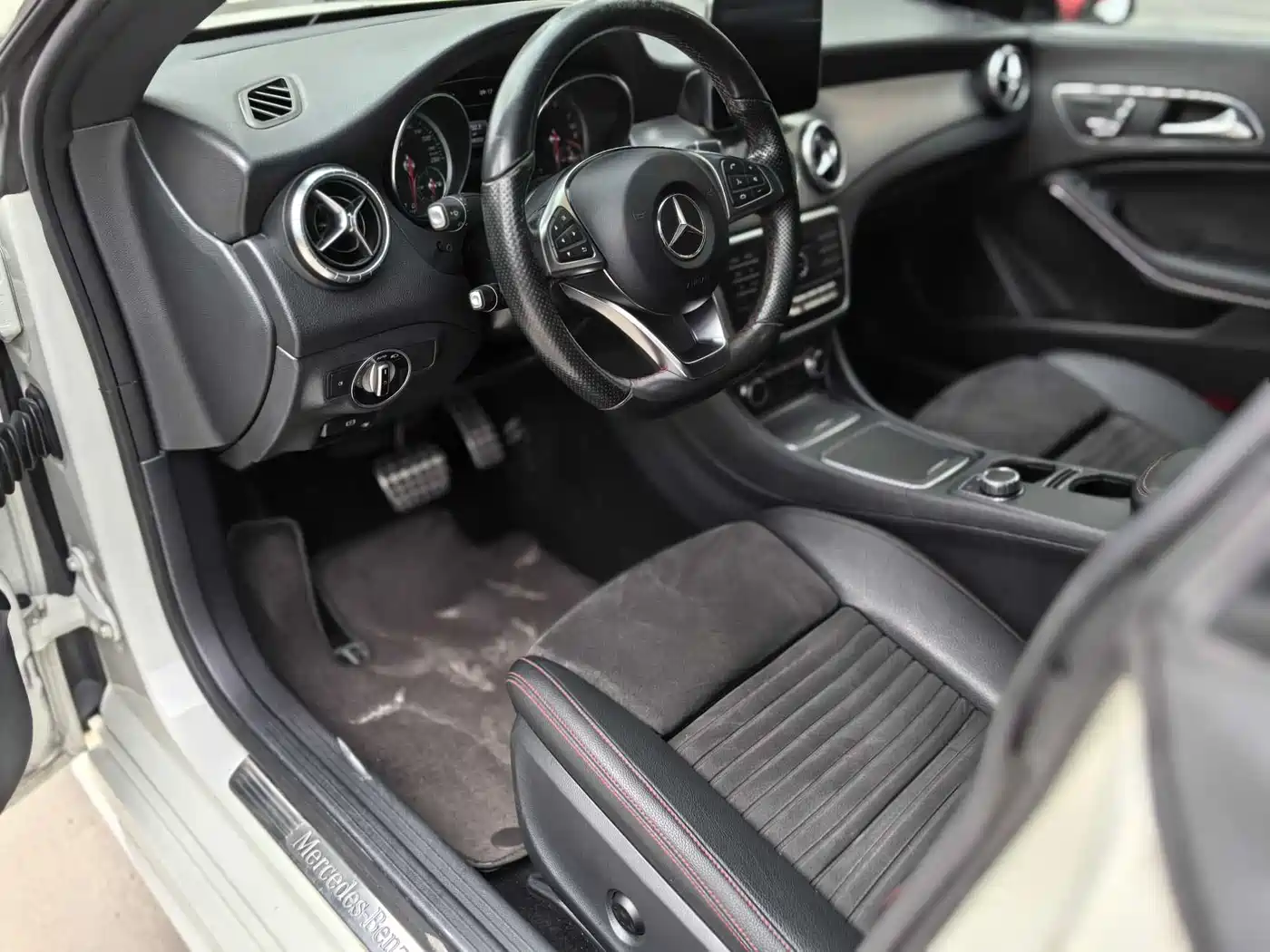 Mercedes-Benz CLA (Import) 2017 CLA 220 4MATIC фото 16