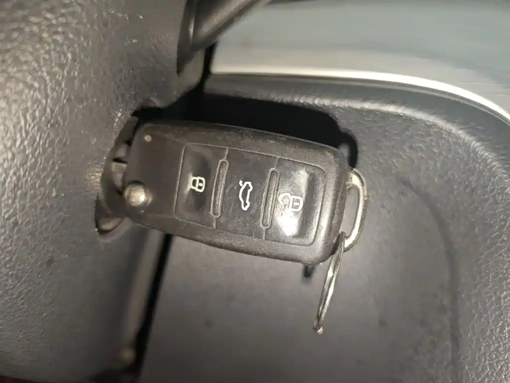 Volkswagen Passat 2015 1.8TSI DSG Honor Edition фото 9