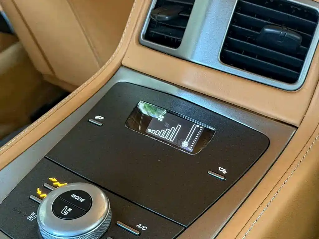 Фото 10 - Aston Martin Rapide