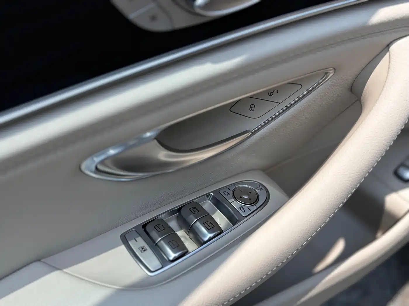 Mercedes-Benz E-Class 2022 E 300 L Sport Luxury фото 14