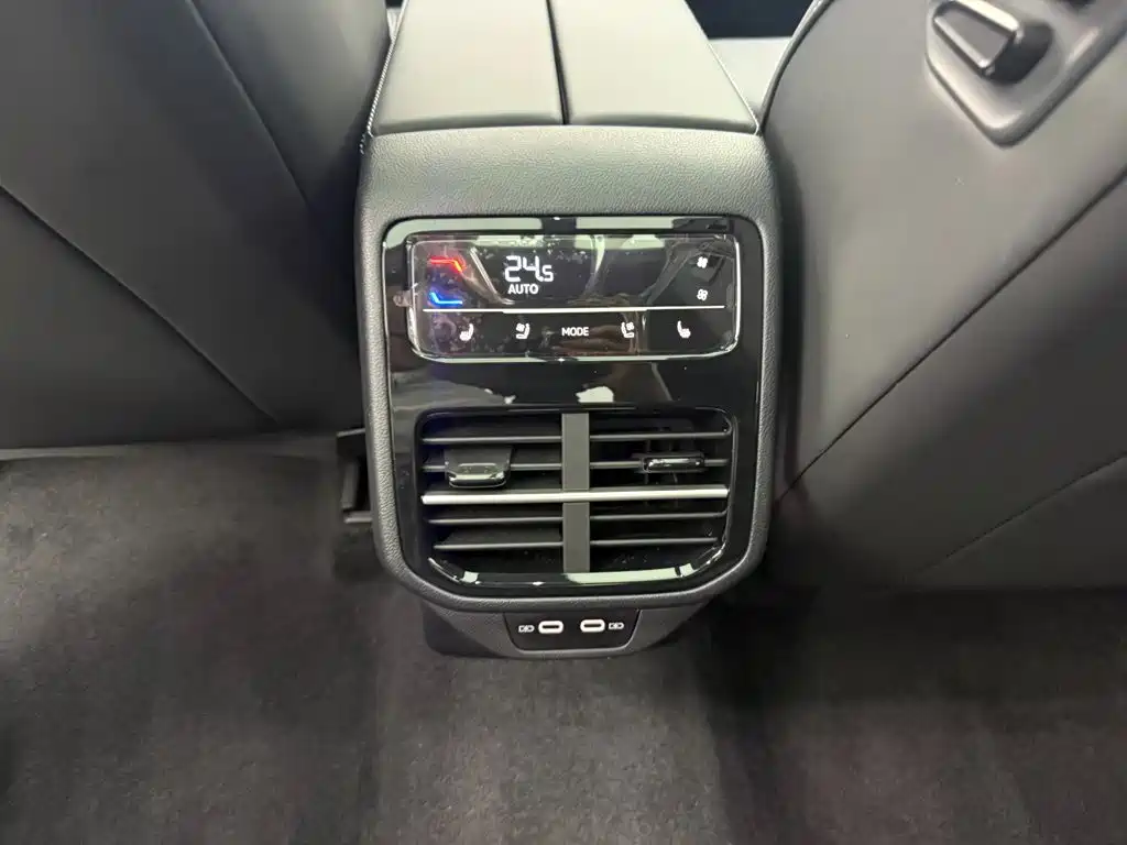 Volkswagen Passat 2026 2025 Pro 380TSI Dragon Prestige Edition
