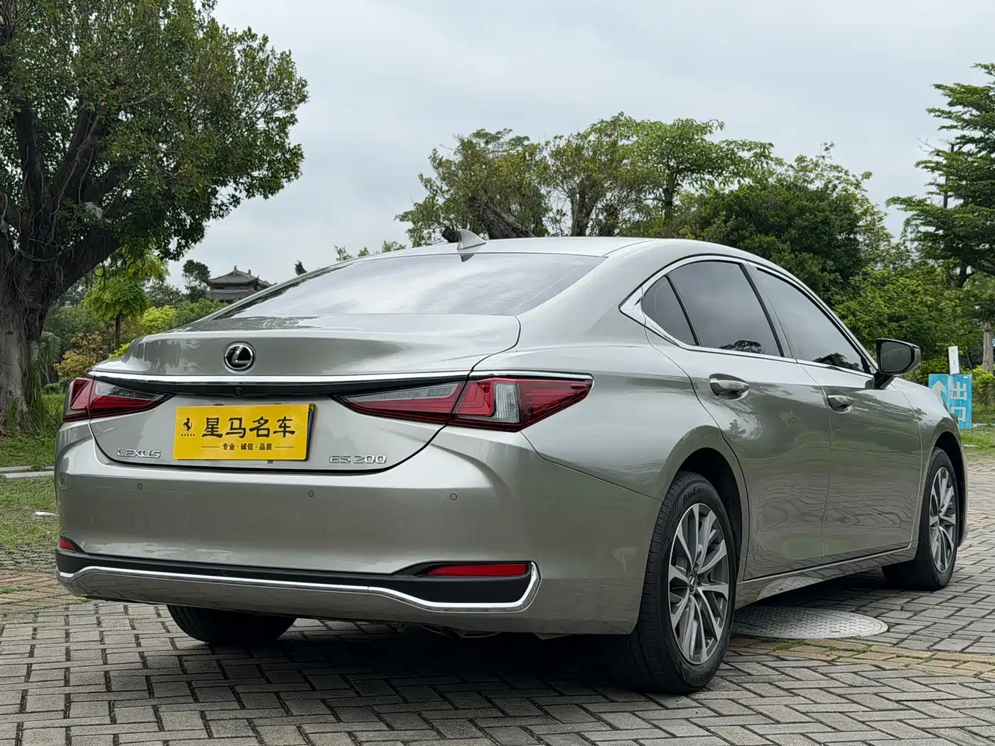 Lexus ES 2022 200 Excellence Edition фото 14