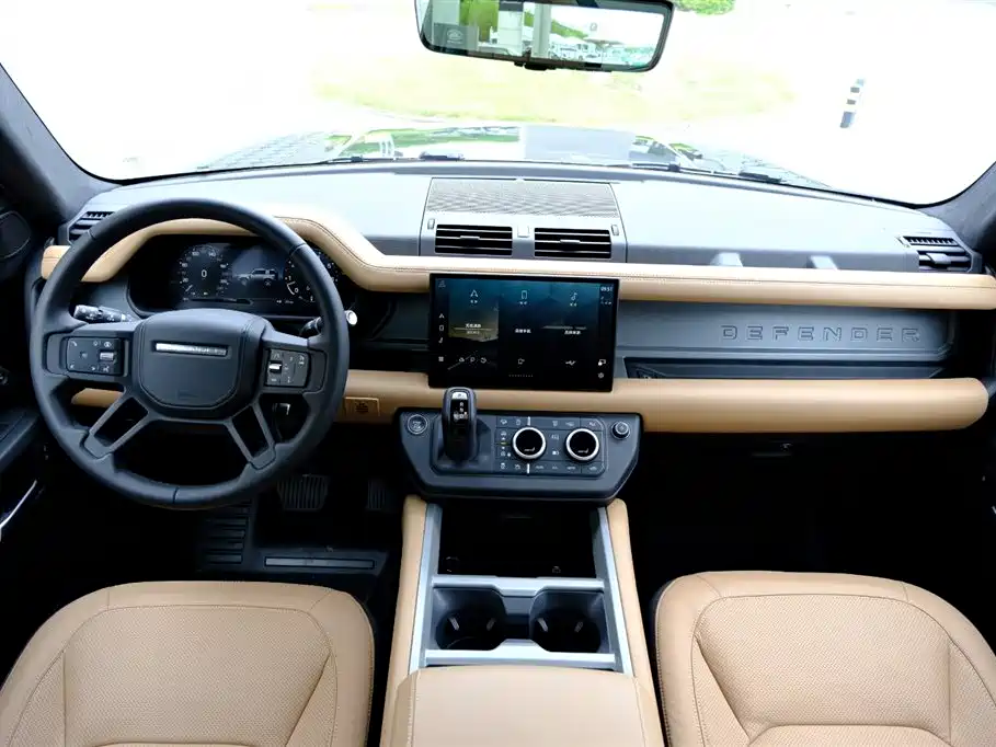 Land Rover Defender 2025 90 3.0T P400 X-Dynamic HSE фото 11