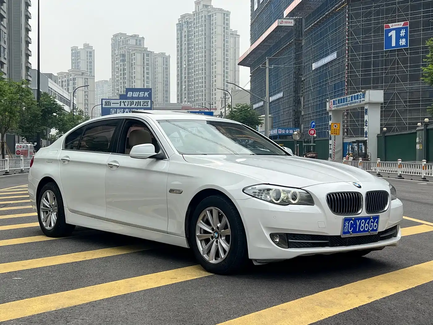 BMW 5 Series 2011 523Li Luxury фото 3