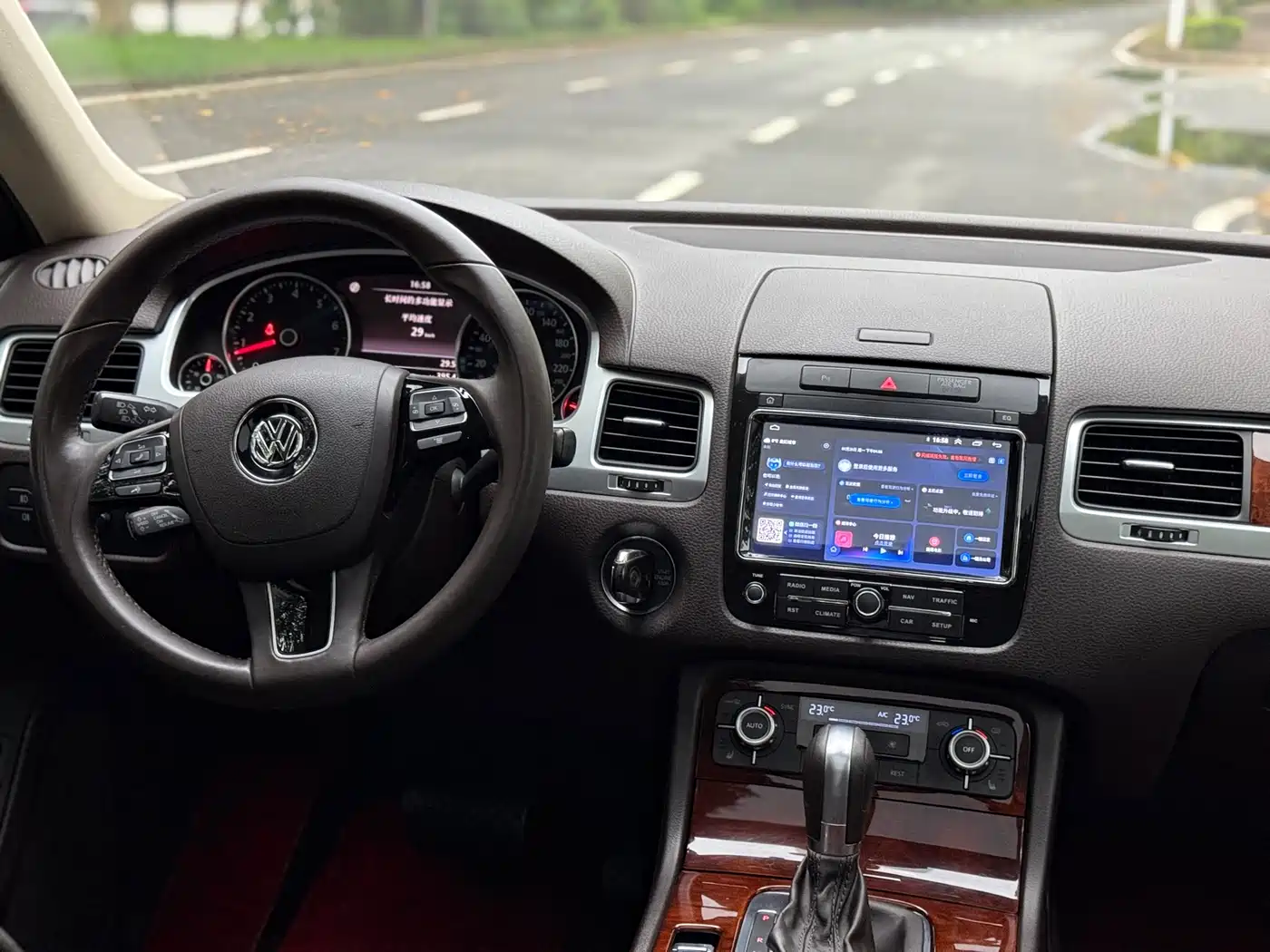 Volkswagen Touareg 2014 3.0TSI New Edge Edition фото 11