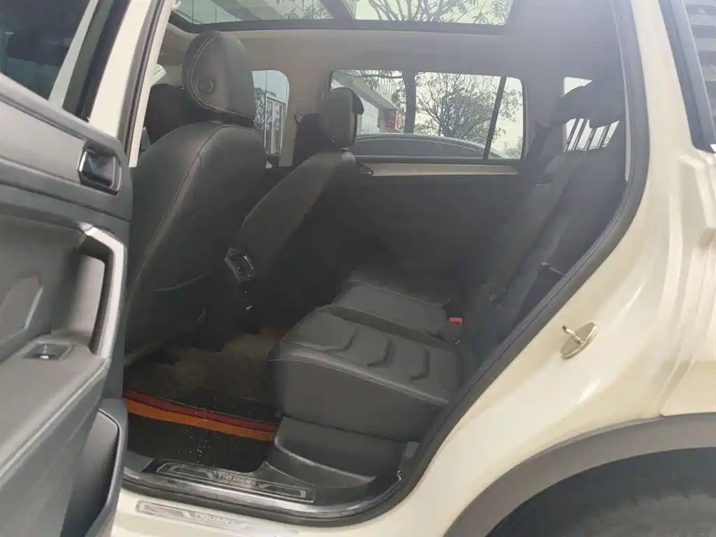 Volkswagen Tiguan L 2021 330TSI Automatic 2WD Smart фото 6