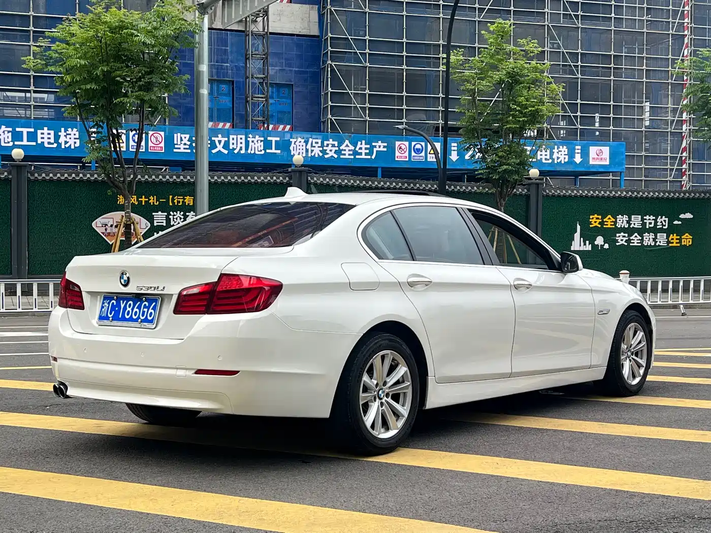 BMW 5 Series 2011 523Li Luxury фото 8