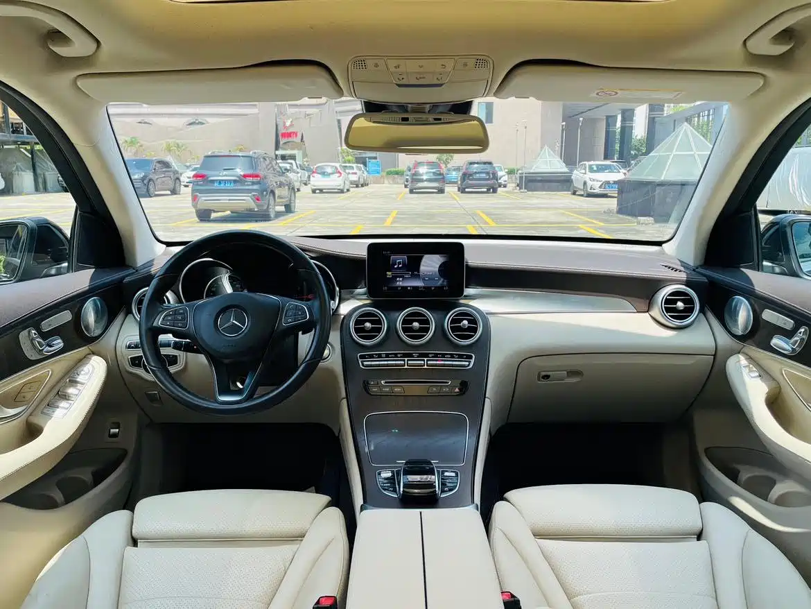 Mercedes-Benz GLC 2019 GLC 300 L 4MATIC Dynamic фото 3