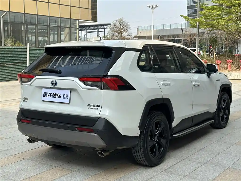 Toyota RAV4 Rongfang 2022 Hybrid 2.5L E-CVT 4WD Elite Plus Edition фото 6