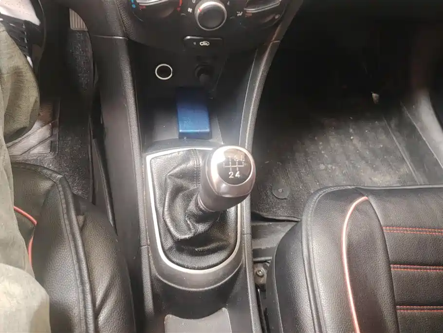 Hyundai Reina 2014 1.4L Manual GLX фото 16
