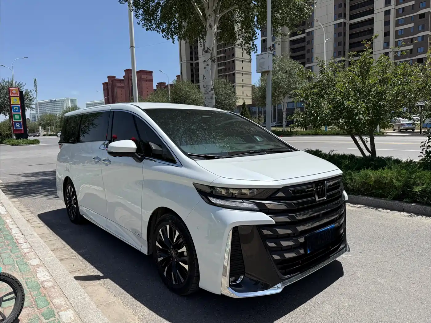 Toyota Vellfire 2024 Crown Hybrid 2.5L Executive Premium Edition фото 3