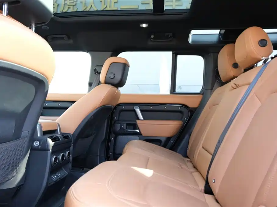 Land Rover Defender 2024 110 5.0T V8 фото 19