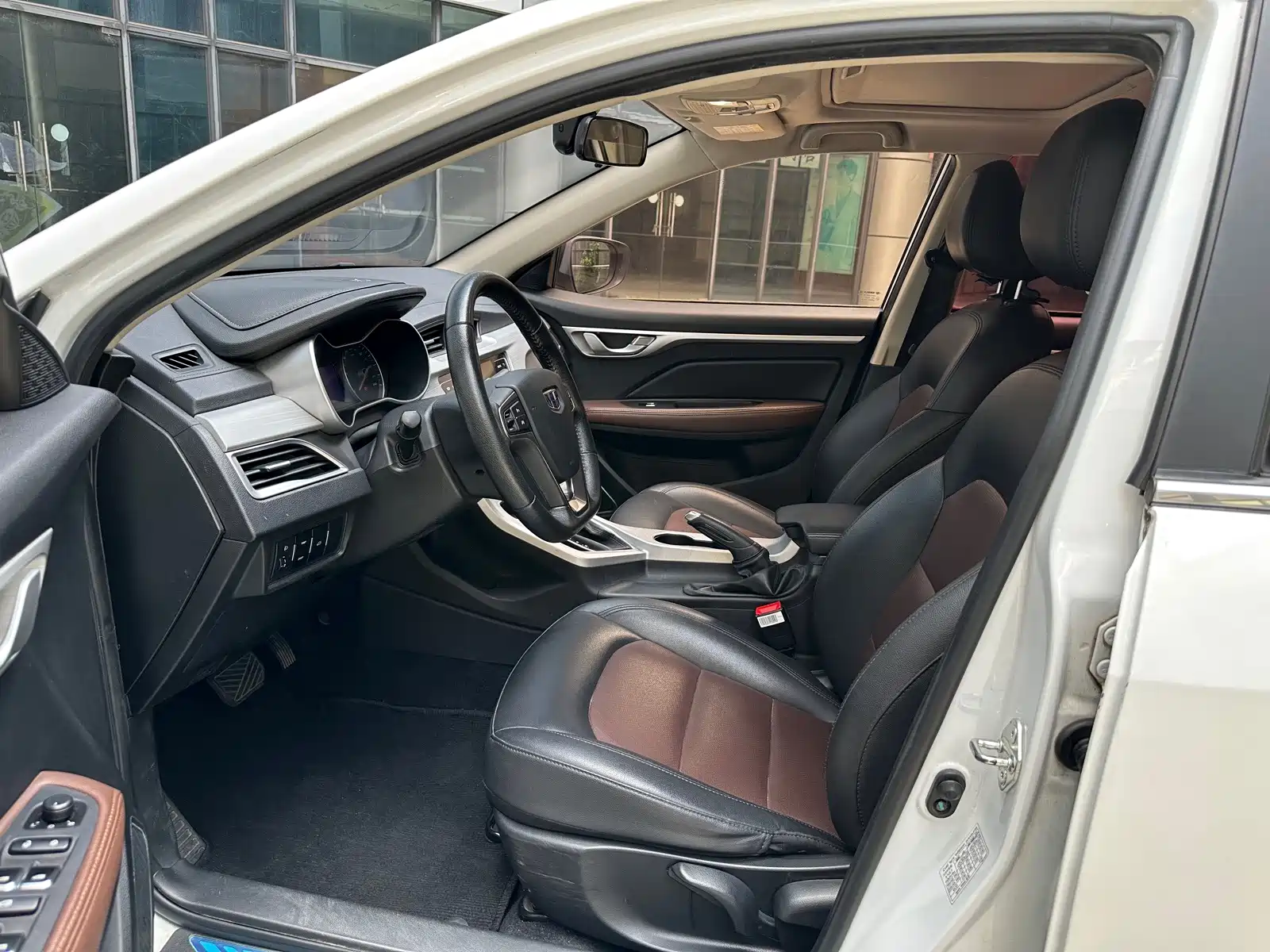 Фото 7 - Geely Vision