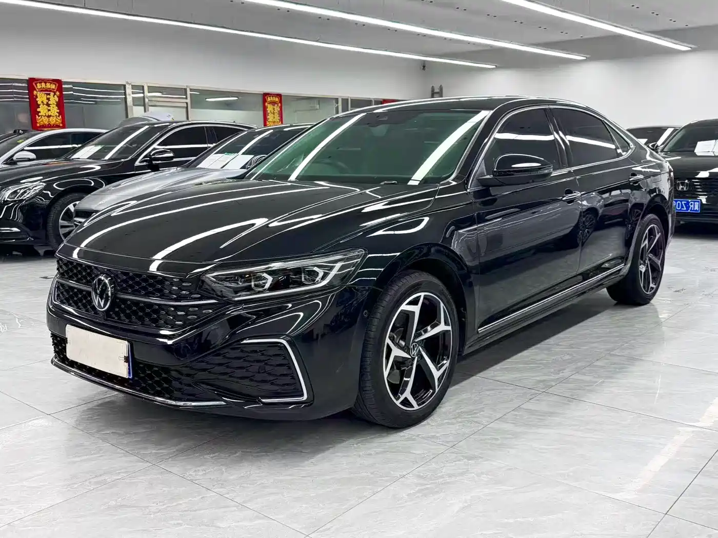 Volkswagen Passat 2023 Facelift 330TSI Starlight Luxury Edition