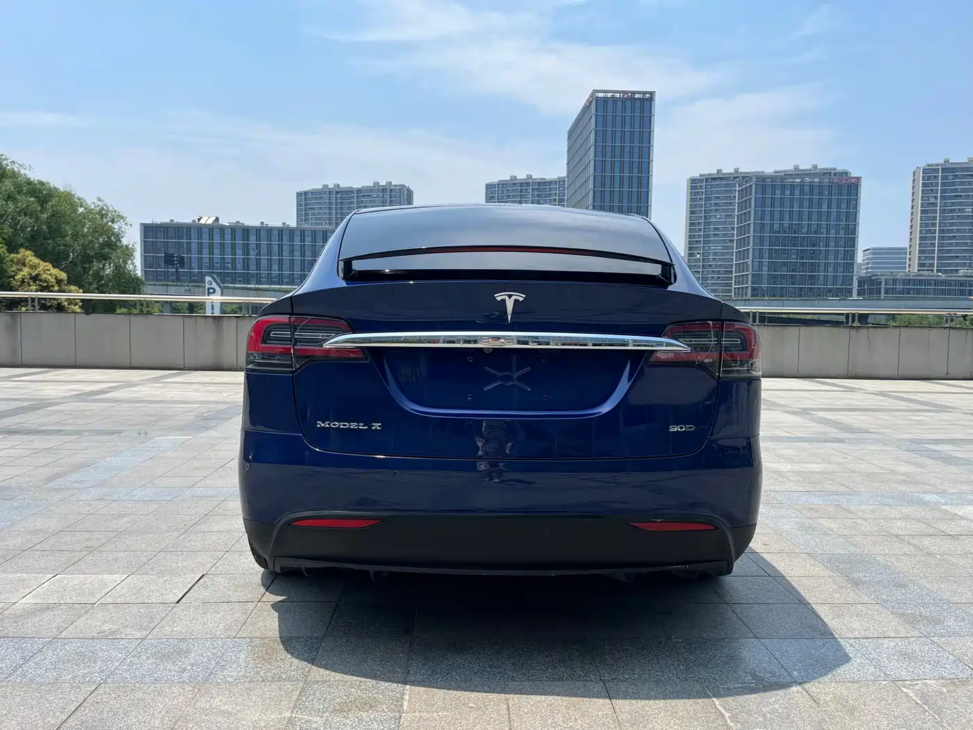 TESLA MODEL X