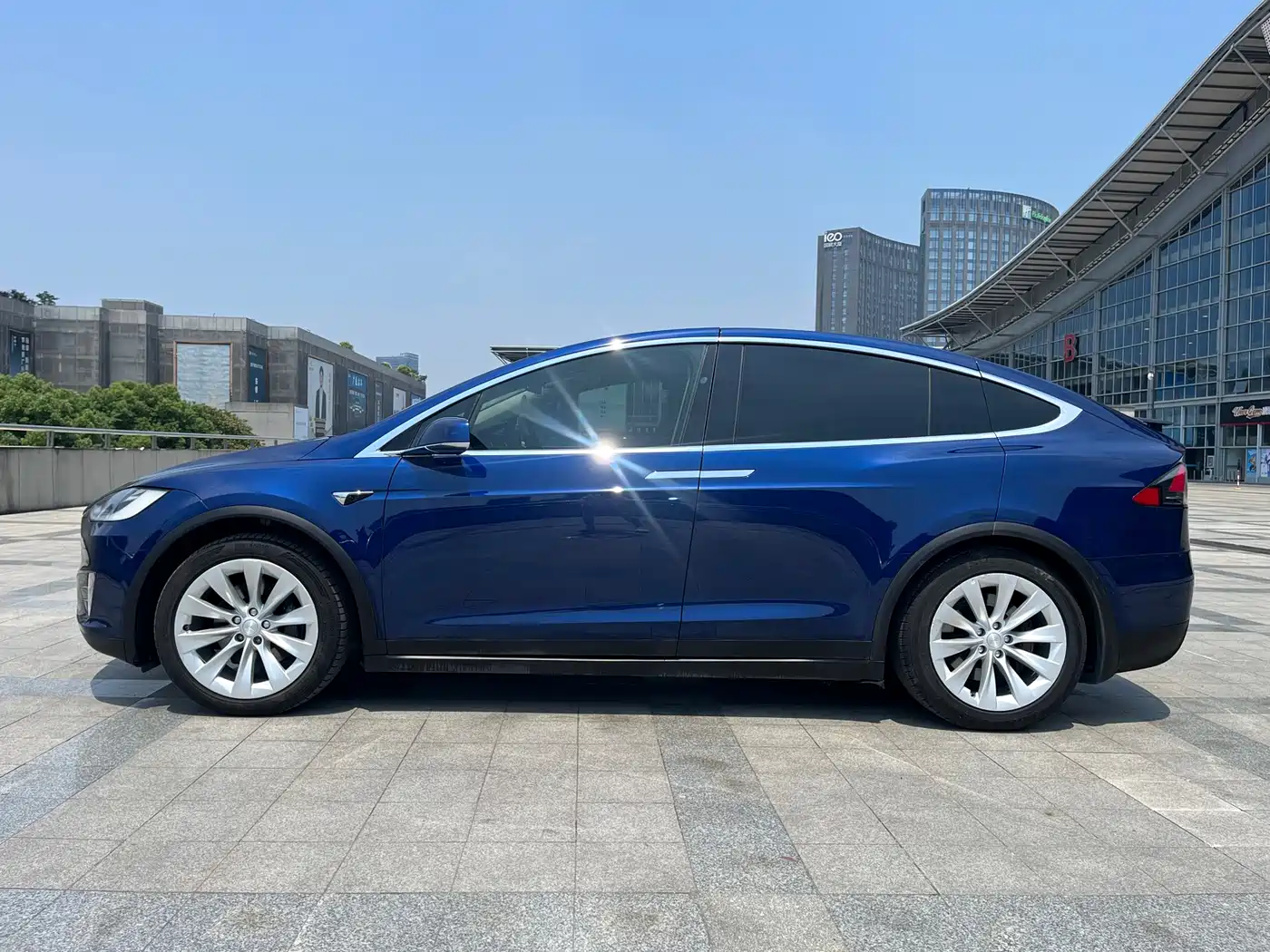 TESLA MODEL X