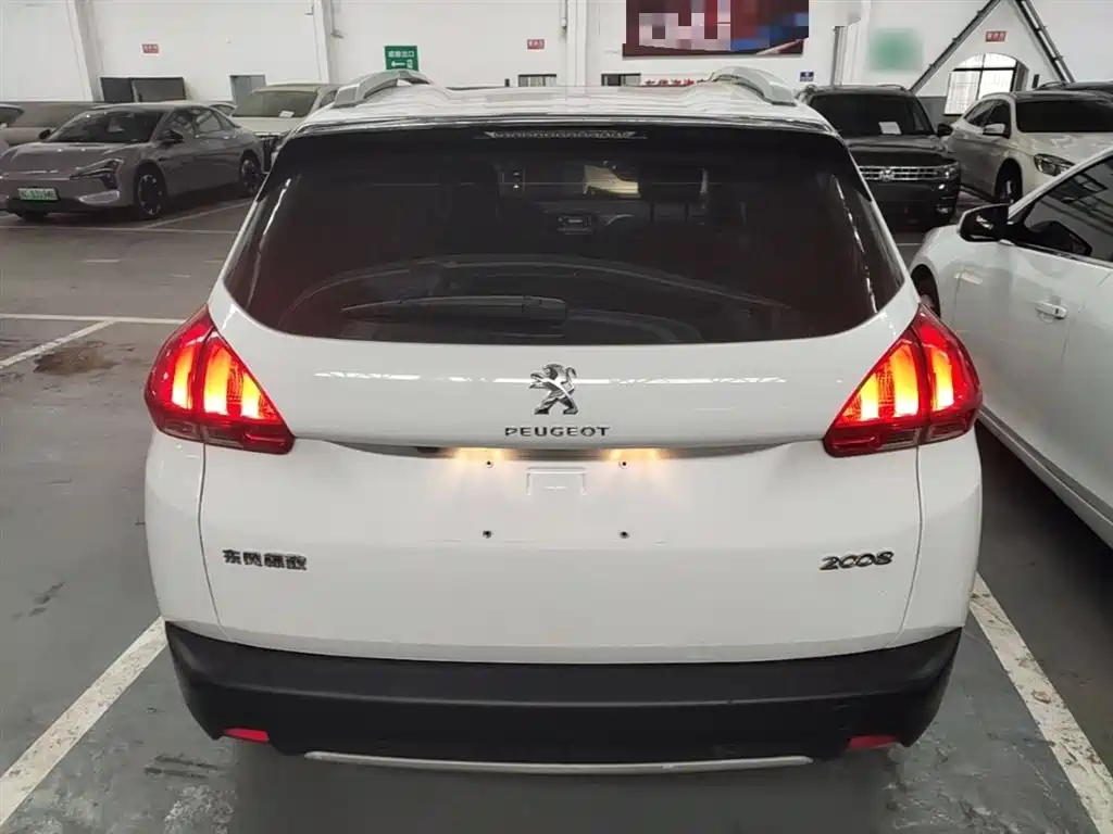 Peugeot 2008 2014 1.6L Automatic Navigation Edition фото 6
