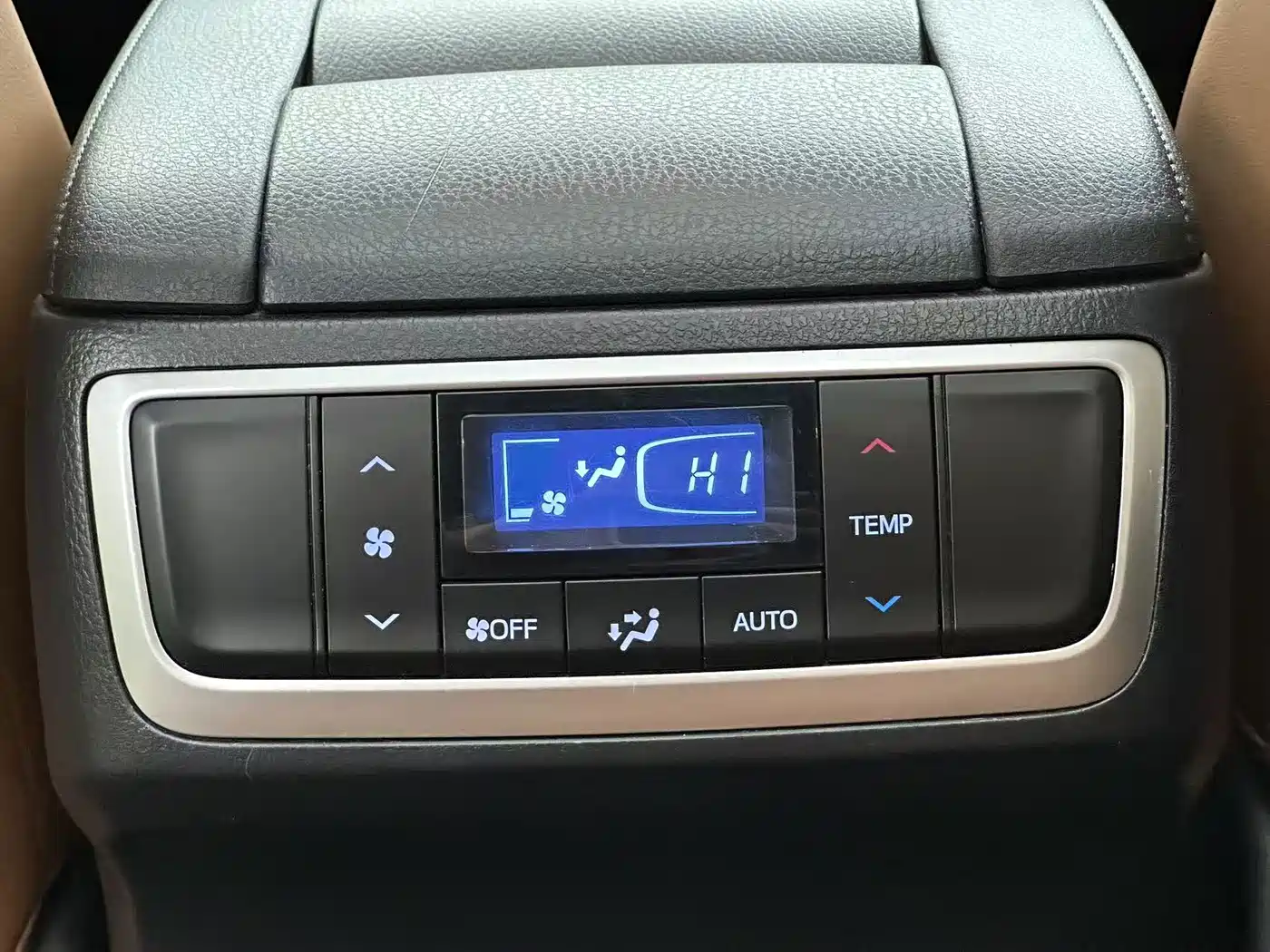 Photo 10 - Toyota Highlander