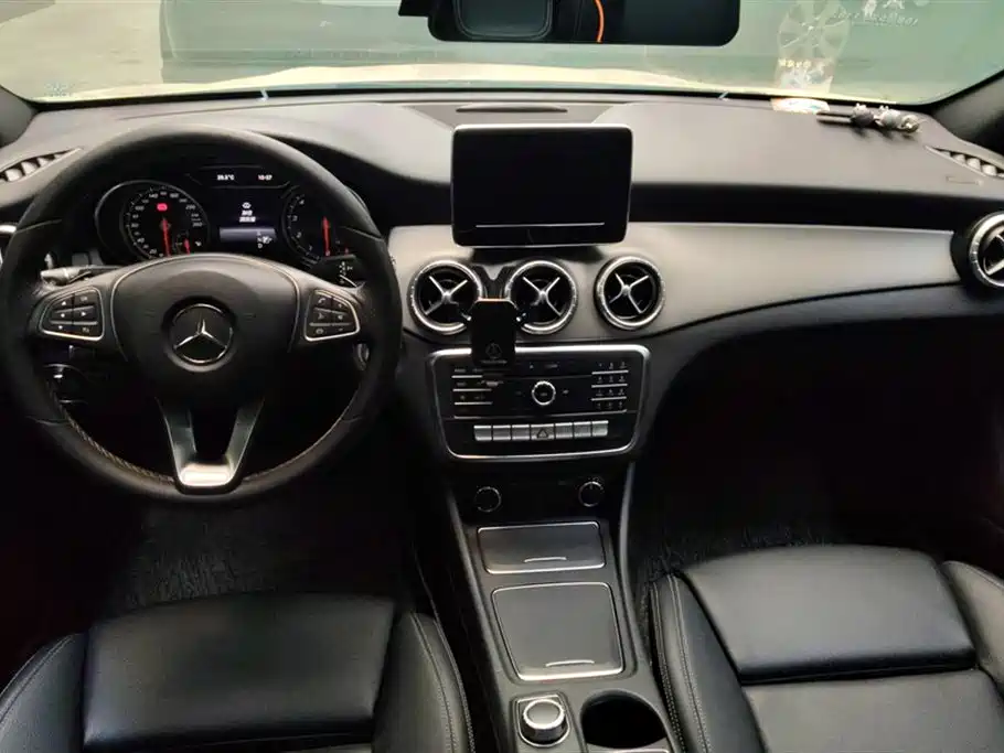 Mercedes-Benz CLA (Import) 2016 Facelift CLA 200 Style фото 12