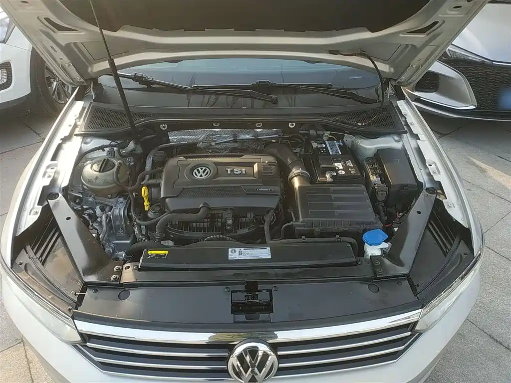 Volkswagen Magotan 2018 Facelift 330TSI DSG Luxury фото 10
