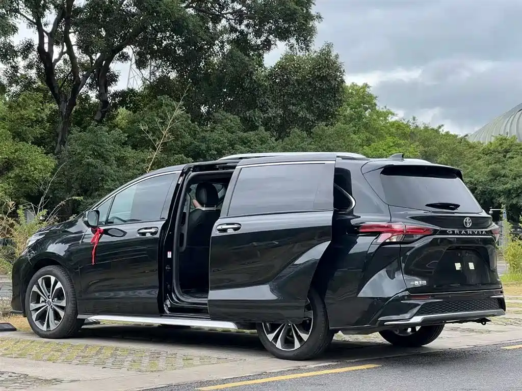 Toyota Granvia 2026 Model 2.5L Hybrid Premium PLUS Edition фото 9