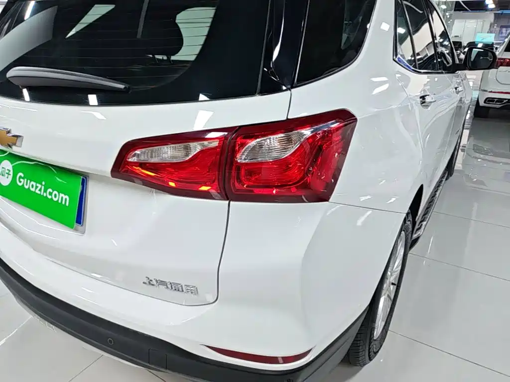 Фото 8 - Chevrolet Equinox