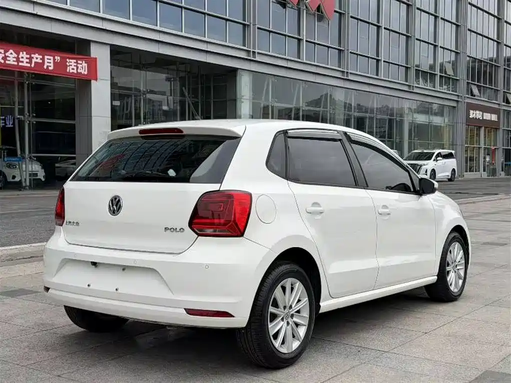 Volkswagen Polo 2014 1.4L Automatic Comfort Edition фото 6