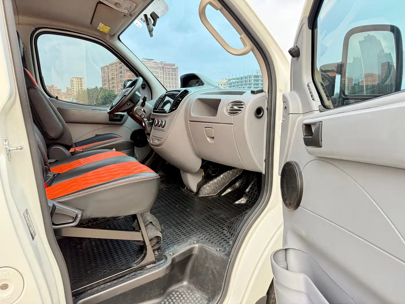 SAIC Maxus Xintu V80 2021 2.0T PLUS Manual Urban Edition Short Wheelbase Ultra-Low Roof 7/8/9 Seats фото 12