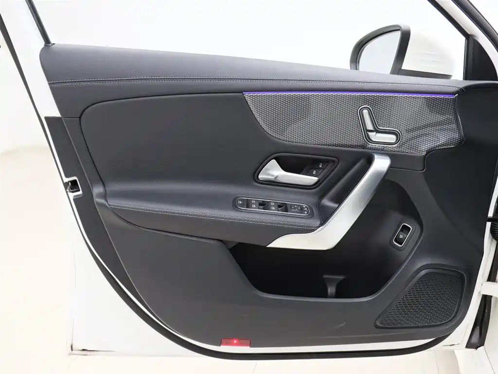 Mercedes-Benz A-Class 2021 A 200 L Sport Sedan Fashion Edition фото 5