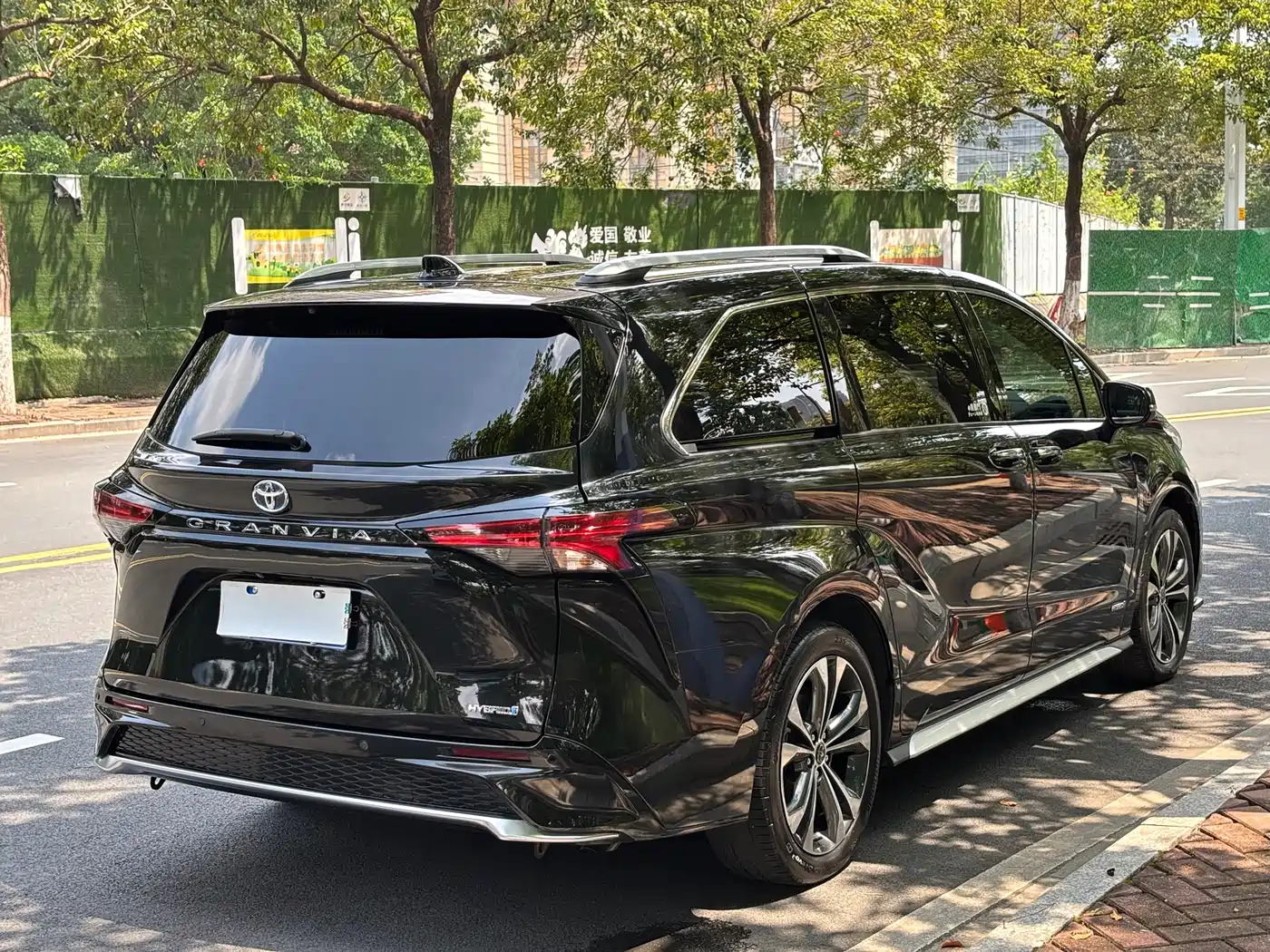 Toyota Granvia 2023 2.5L Hybrid Prestige PLUS Edition фото 28