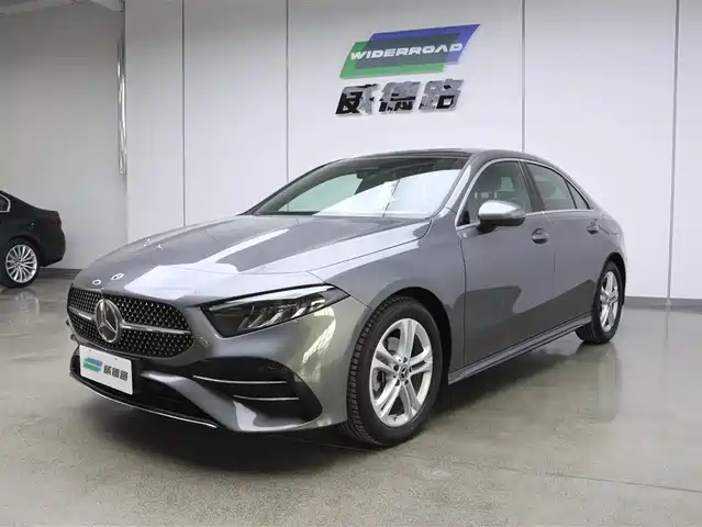 MERCEDES-BENZ CLASS A 2025