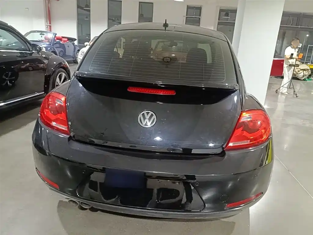 Volkswagen Beetle 2013 1.4TSI Fender Rock Edition фото 4