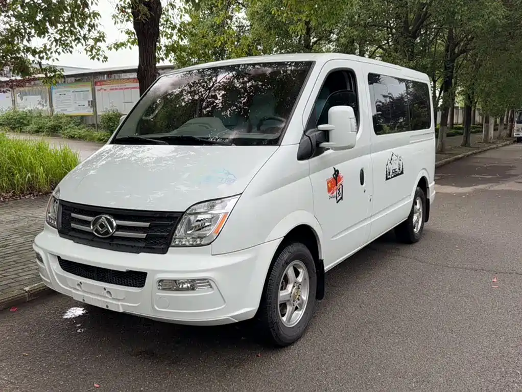 SAIC Maxus Xintu V80 2023 2.0T AMT Classic Aoyun Short Wheelbase Ultra-low Roof 5/6 Seats