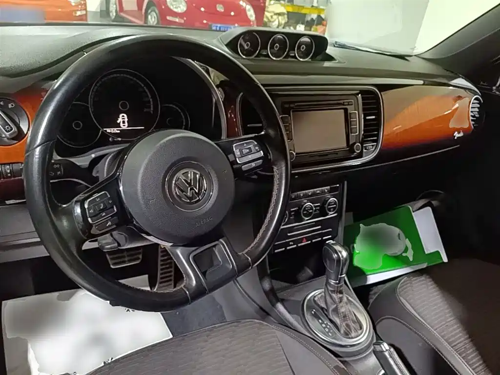 Volkswagen Beetle 2013 1.4TSI Fender Rock Edition фото 6