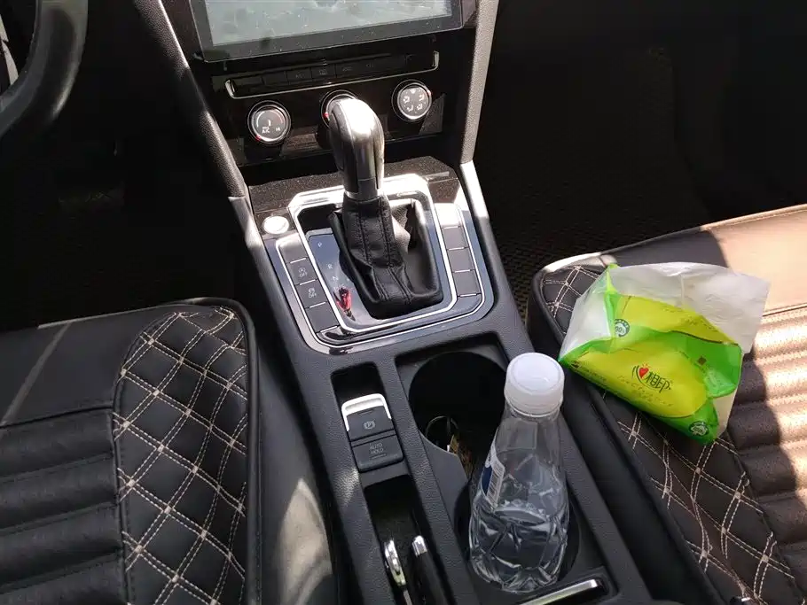 Volkswagen Magotan 2017 330TSI DSG Leading фото 16