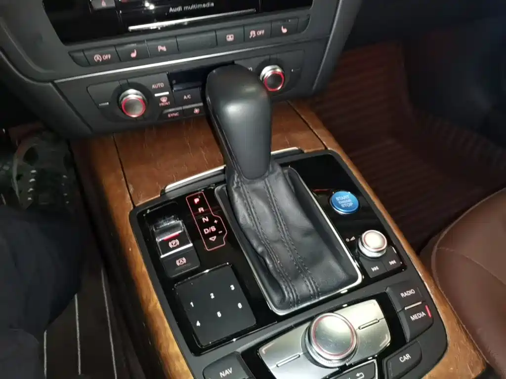 Audi A6L 2018 30th Anniversary 45 TFSI quattro Sport фото 14