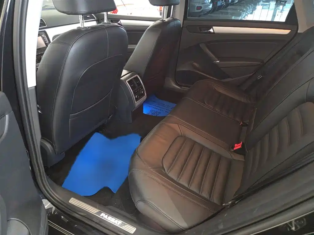 Volkswagen Passat 2015 1.8TSI DSG Prestige Edition фото 13