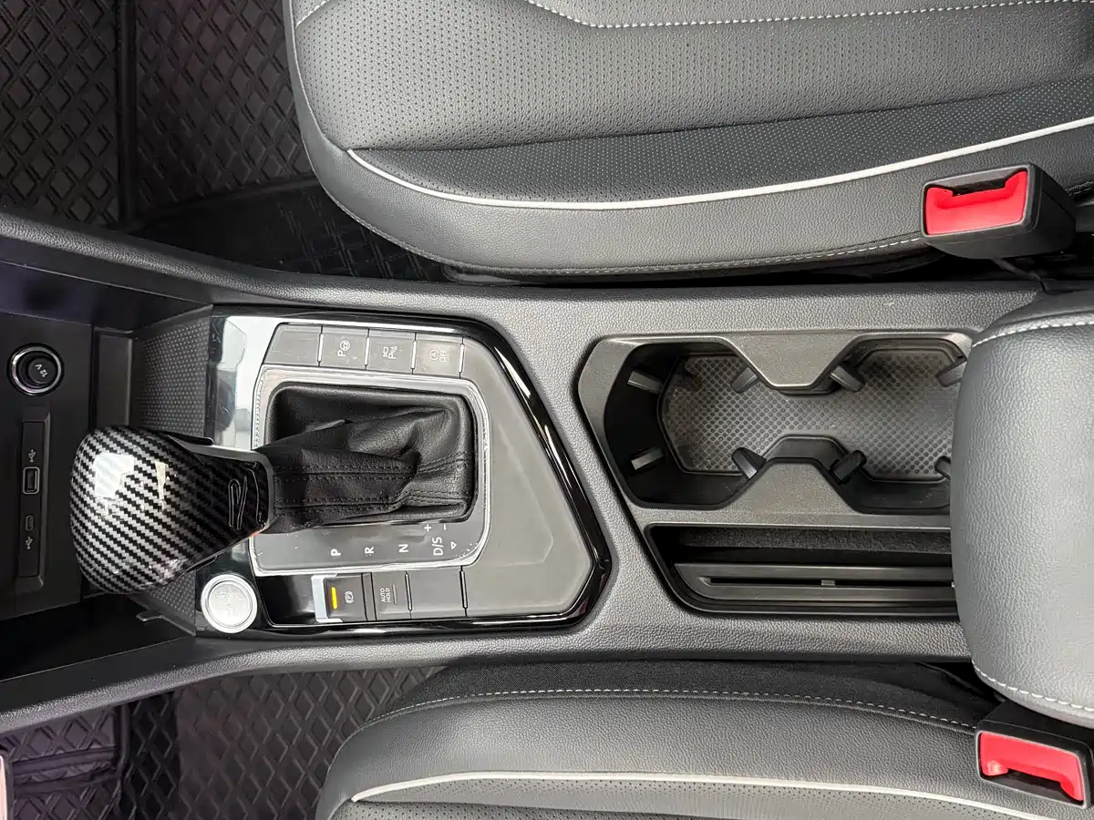 Volkswagen Tiguan L 2024 330TSI Automatic 2WD R-Line Premium Enjoyment Edition фото 10