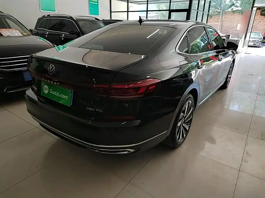 Volkswagen Passat 2024 380TSI Luxury фото 7