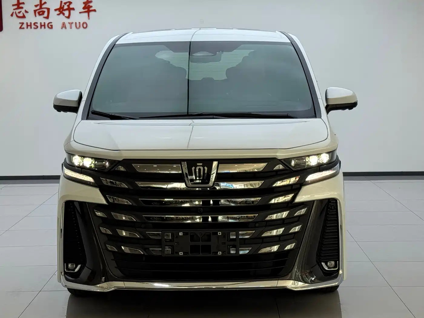 Toyota Vellfire 2024 Crown Hybrid 2.5L Premium Edition фото 2