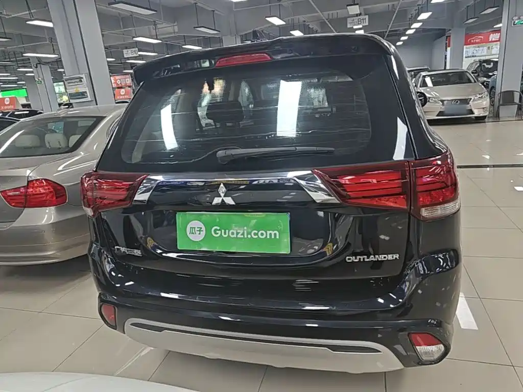 Photo 6 - Mitsubishi Outlander