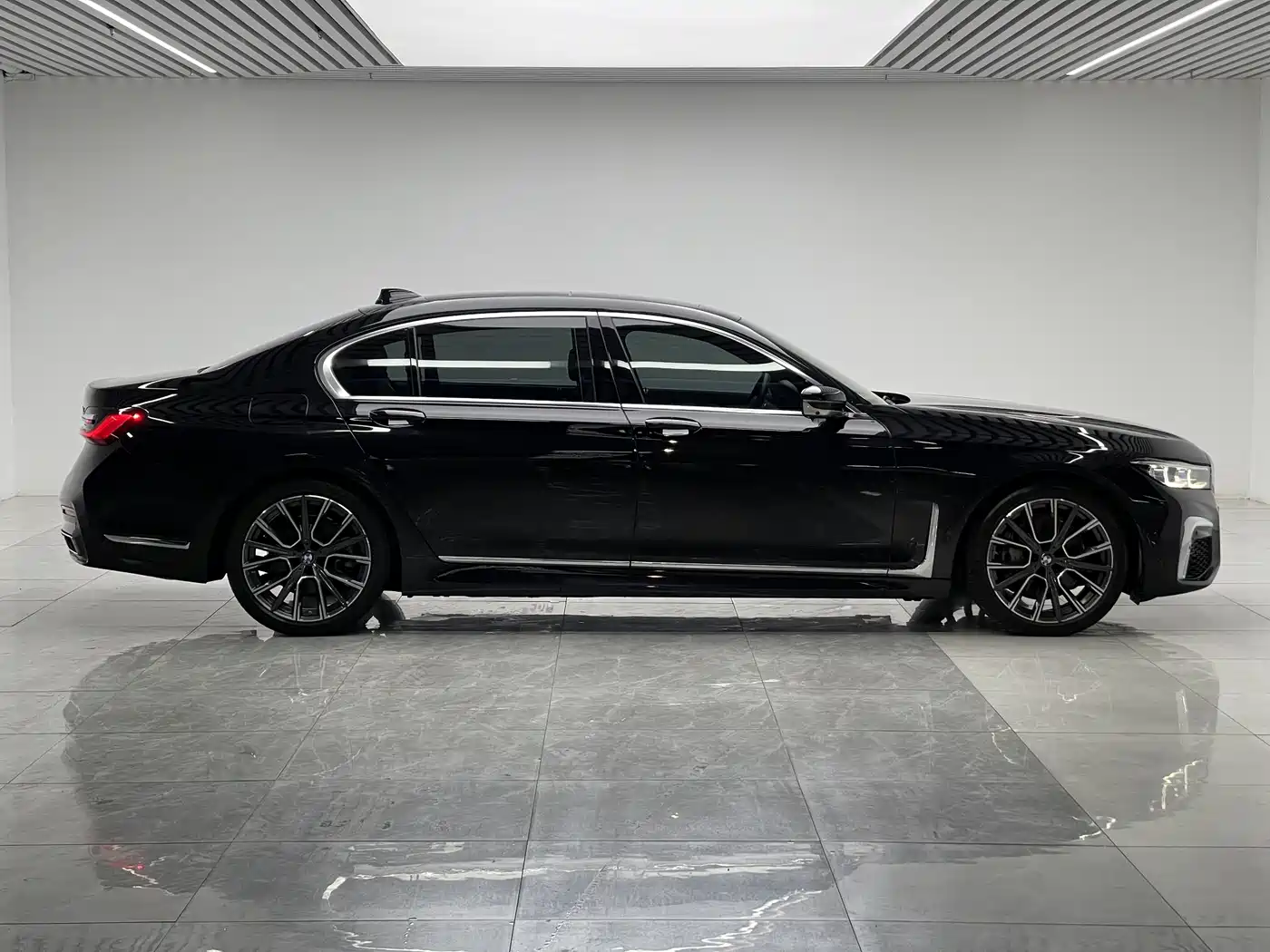 BMW 7 Series 2019 Facelift 740Li xDrive Executive M Sport Package фото 7