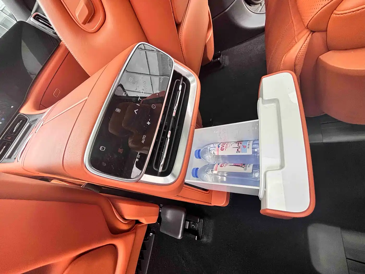 AITO Wenjie AITO M8 2025 Extended Range Ultra 53.4kWh 6-Seater фото 21