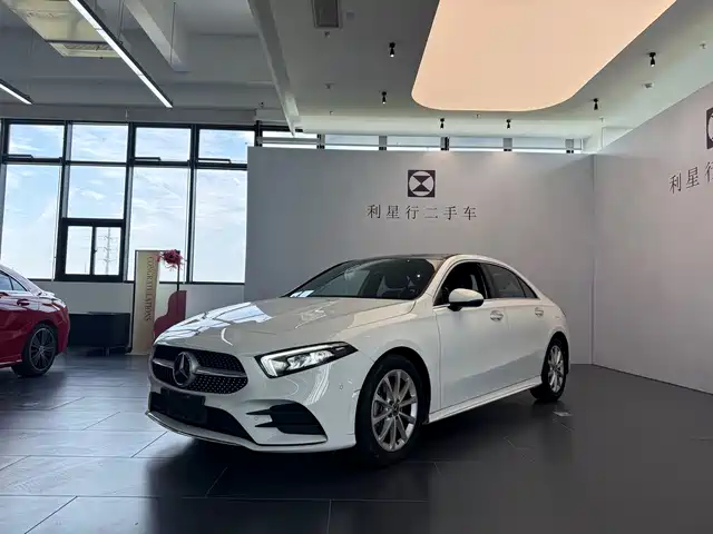 Mercedes-Benz A-Class 2021 A 200 L Sport Sedan Fashion Edition — фото 1