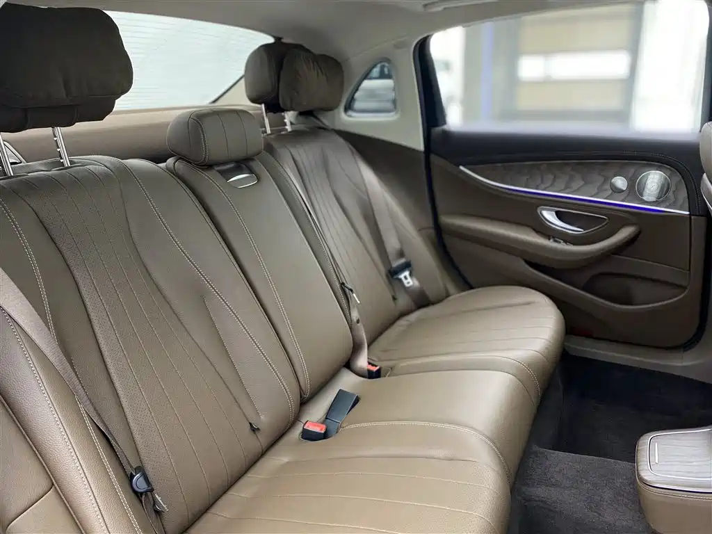 Mercedes-Benz E-Class 2023 E 300 L Fashion фото 11