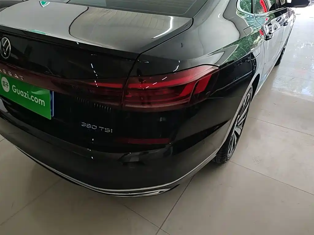 Volkswagen Passat 2024 380TSI Luxury фото 8