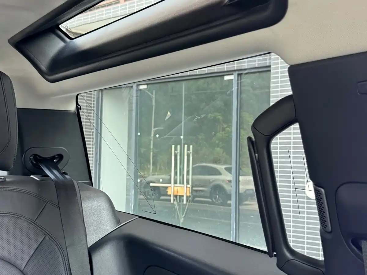Land Rover Defender 2023 Facelift 90 3.0T P400 XS фото 24