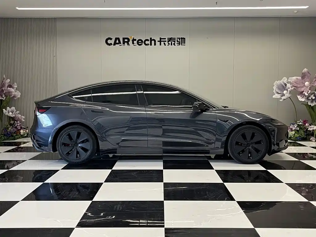 Фото 4 - Tesla Model 3