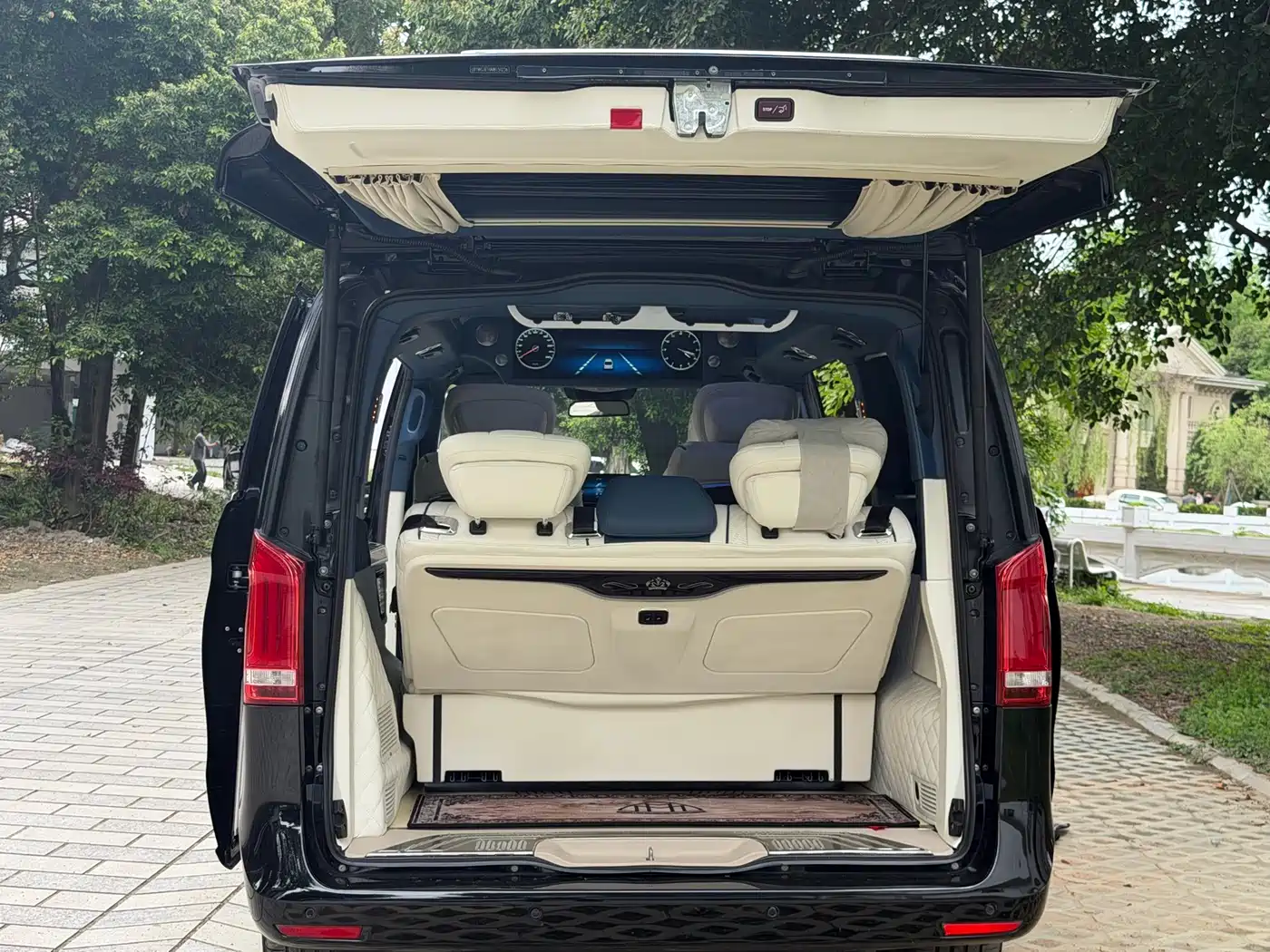 Mercedes-Benz V-Class 2021 V 260 L Long Wheelbase Luxury Edition фото 20